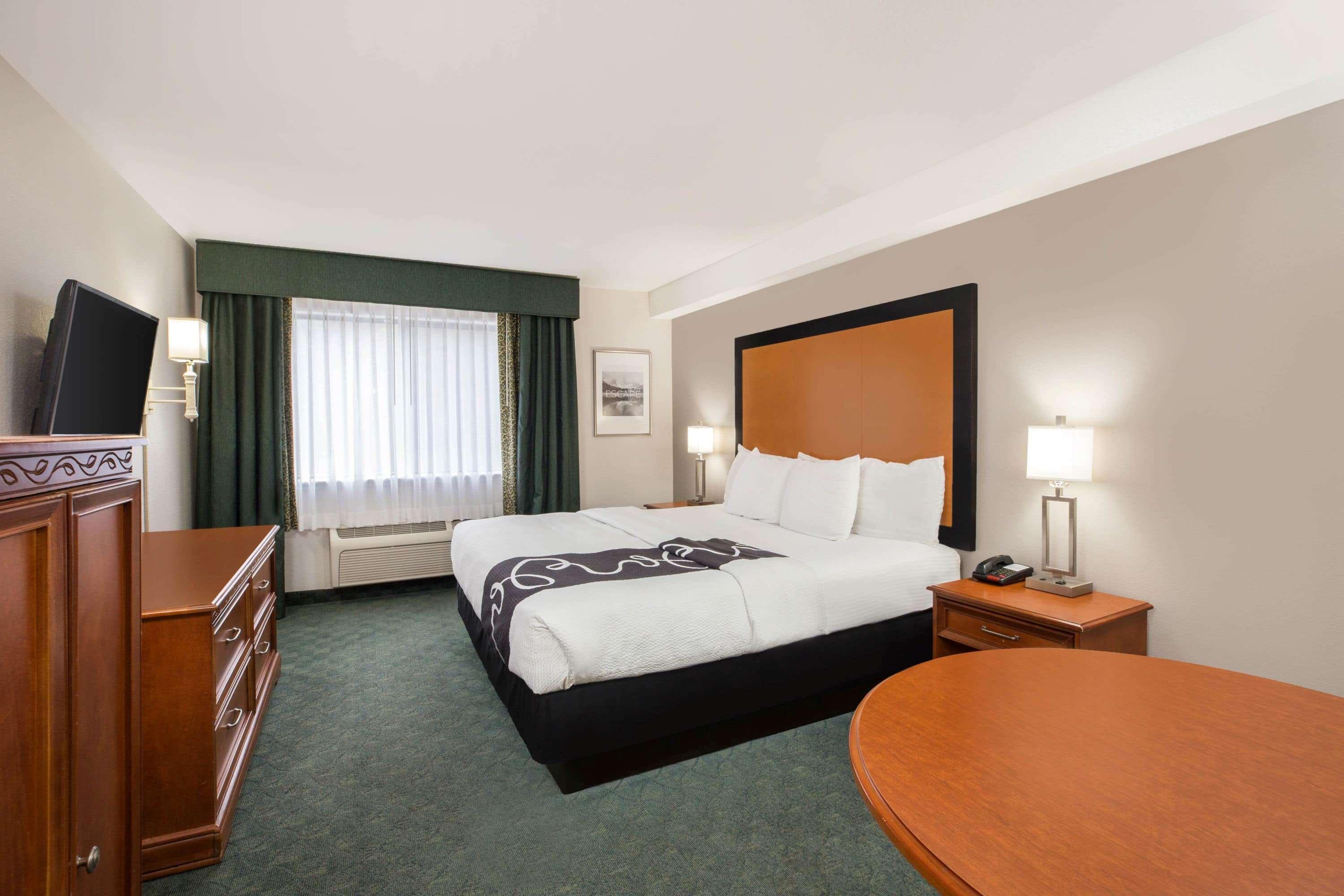 La Quinta Inn By Wyndham Everett Exterior photo